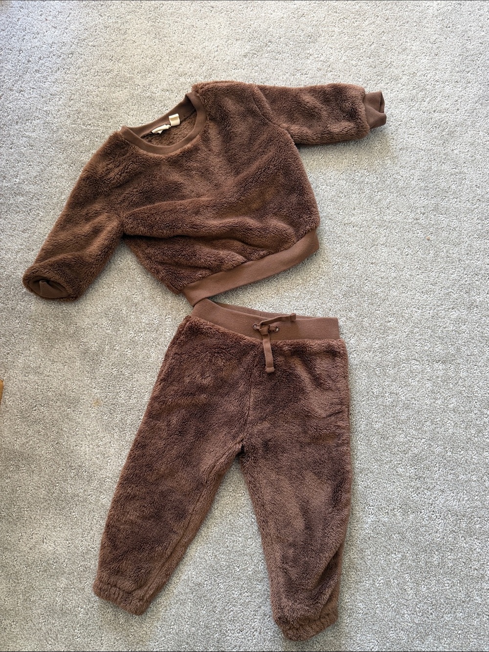 GAP Plush Fleece Jogger Set in Brown